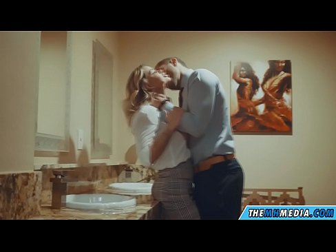 ❤️ Nalika pirang semok seduces sampeyan ing toilet umum ️ Video jancok ing kita% jv.xxxner.ru% ❌️❤